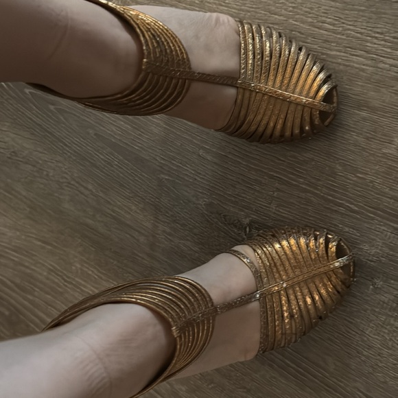 Women’s Gucci python heels in Gold - Picture 6 of 6